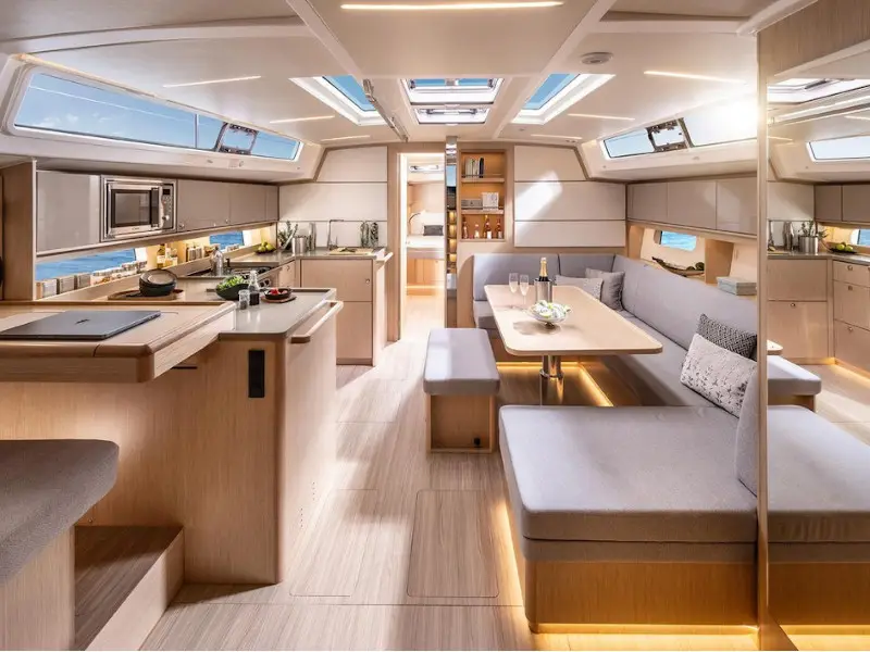 Freja, Interior image