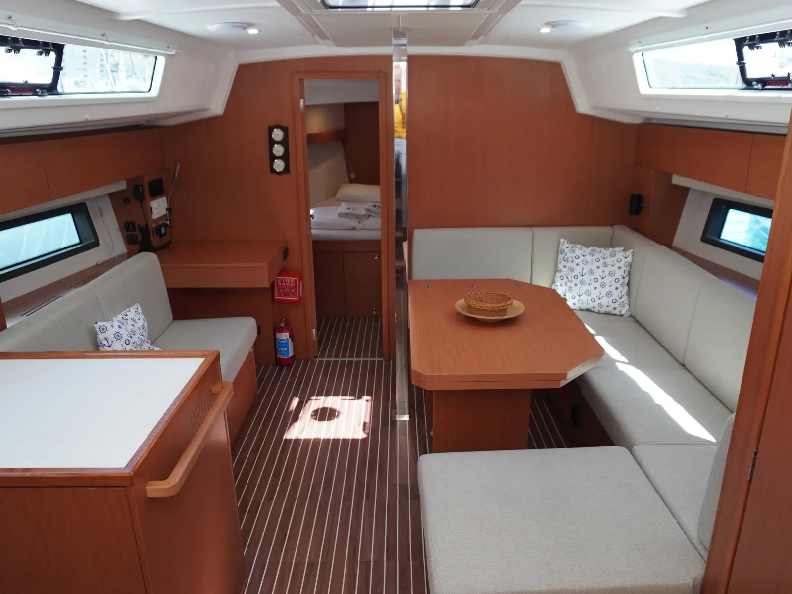 Alara-3, Interior image