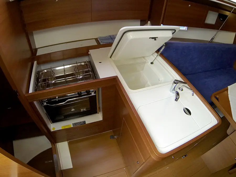 Lara, Dufour 335 GL galley