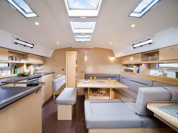 Shoogle, Interior image