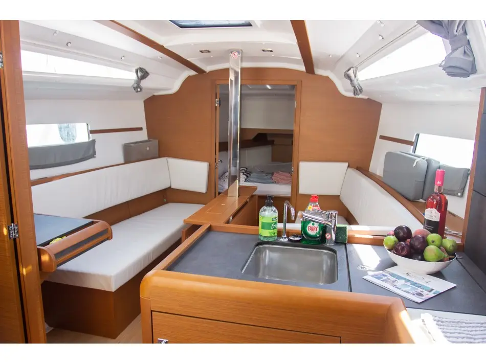 Dimitra, Interior image