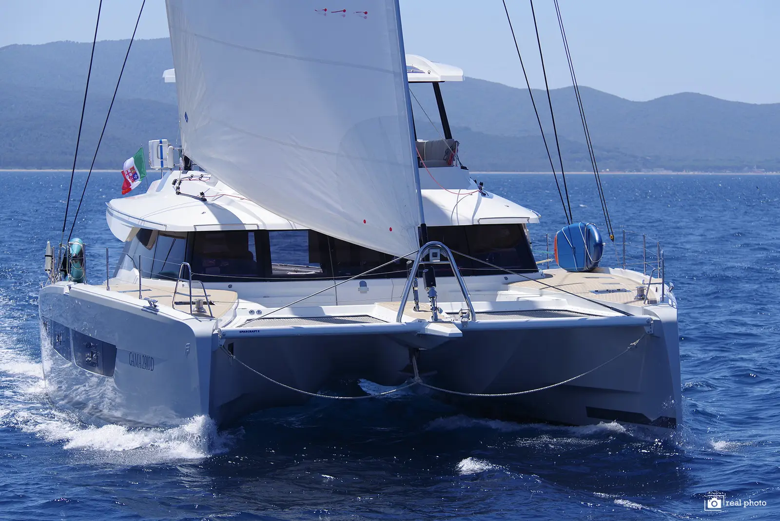 Maurice - Luxury Catamaran, A/C, Generator, Water maker, photograph 10