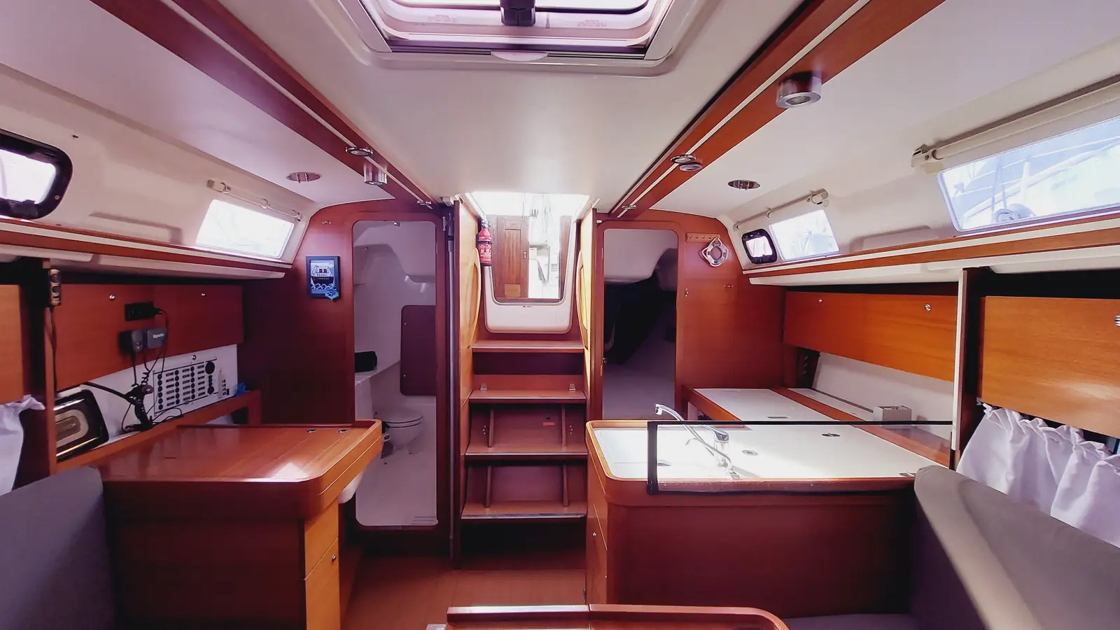 Caprice 2, photograph 11