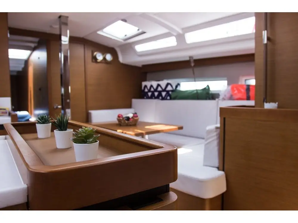 Celene, Interior image