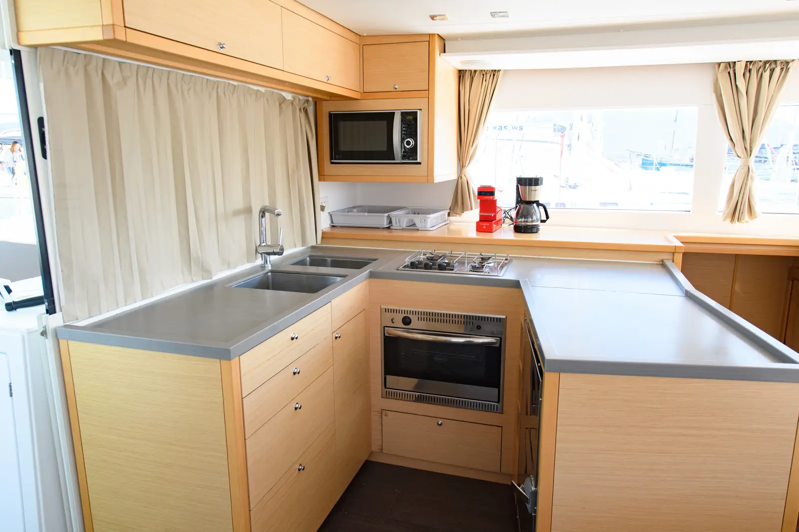 Athina (Pax 12), photograph 12
