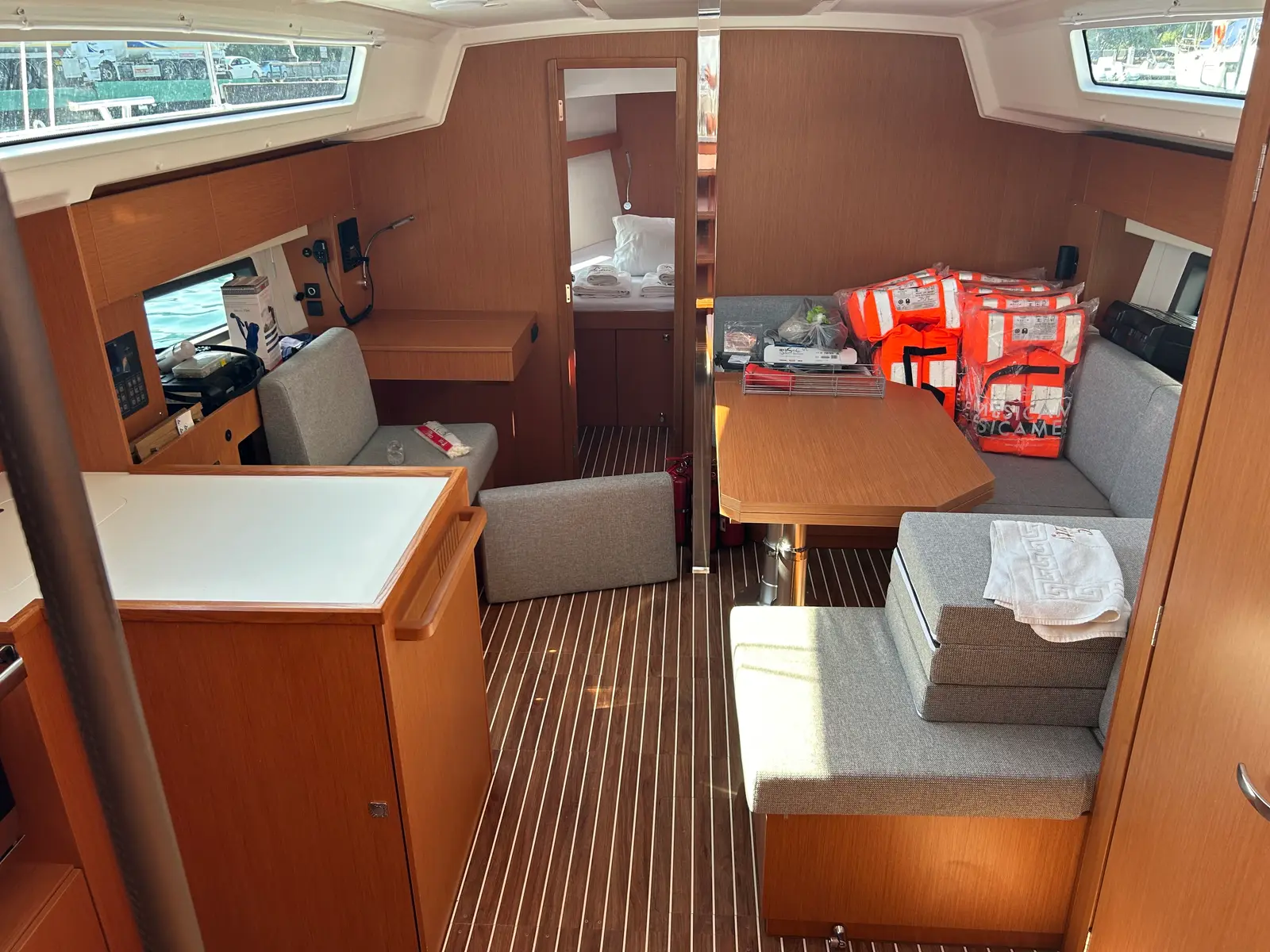 Juju, Interior image
