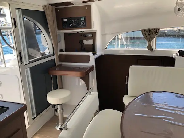 BUTTERFLY, Interior image