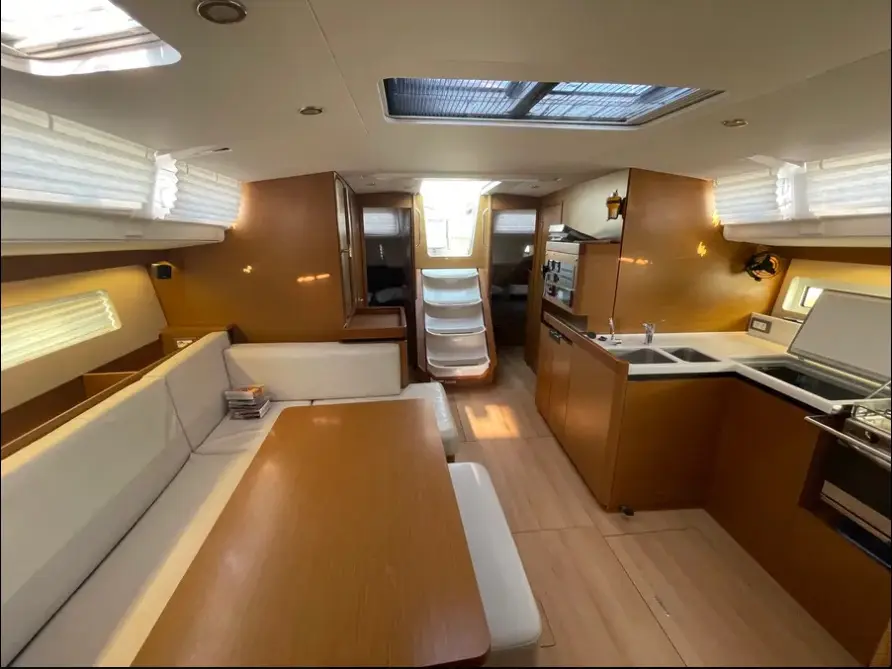 AF-SO490, Interior image