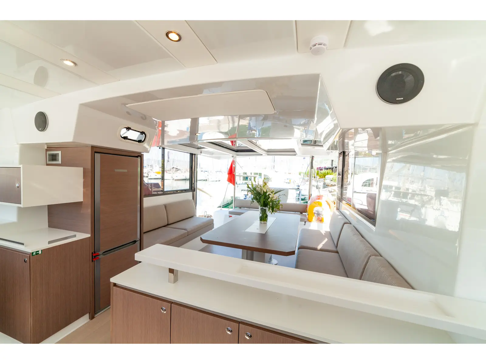 Sail Solaris, Interior image