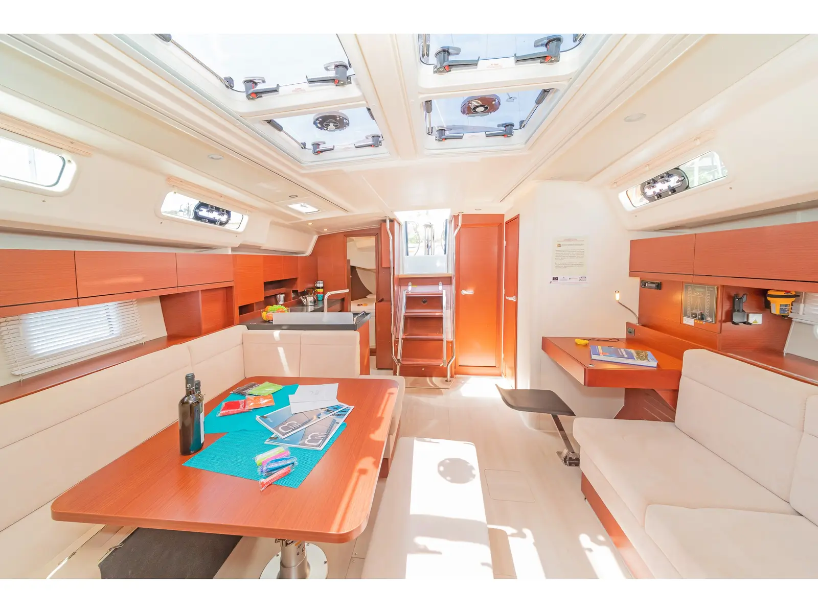 Euphoria, Interior image