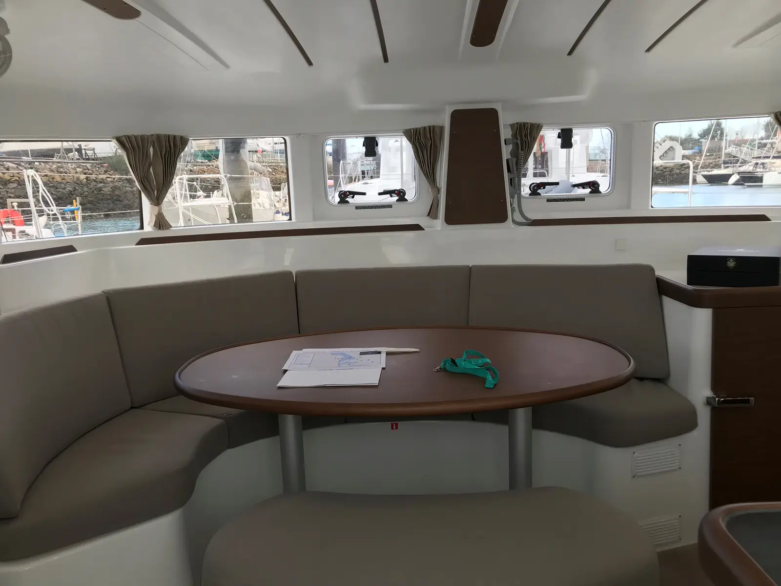 Tarawa 3, Interior image