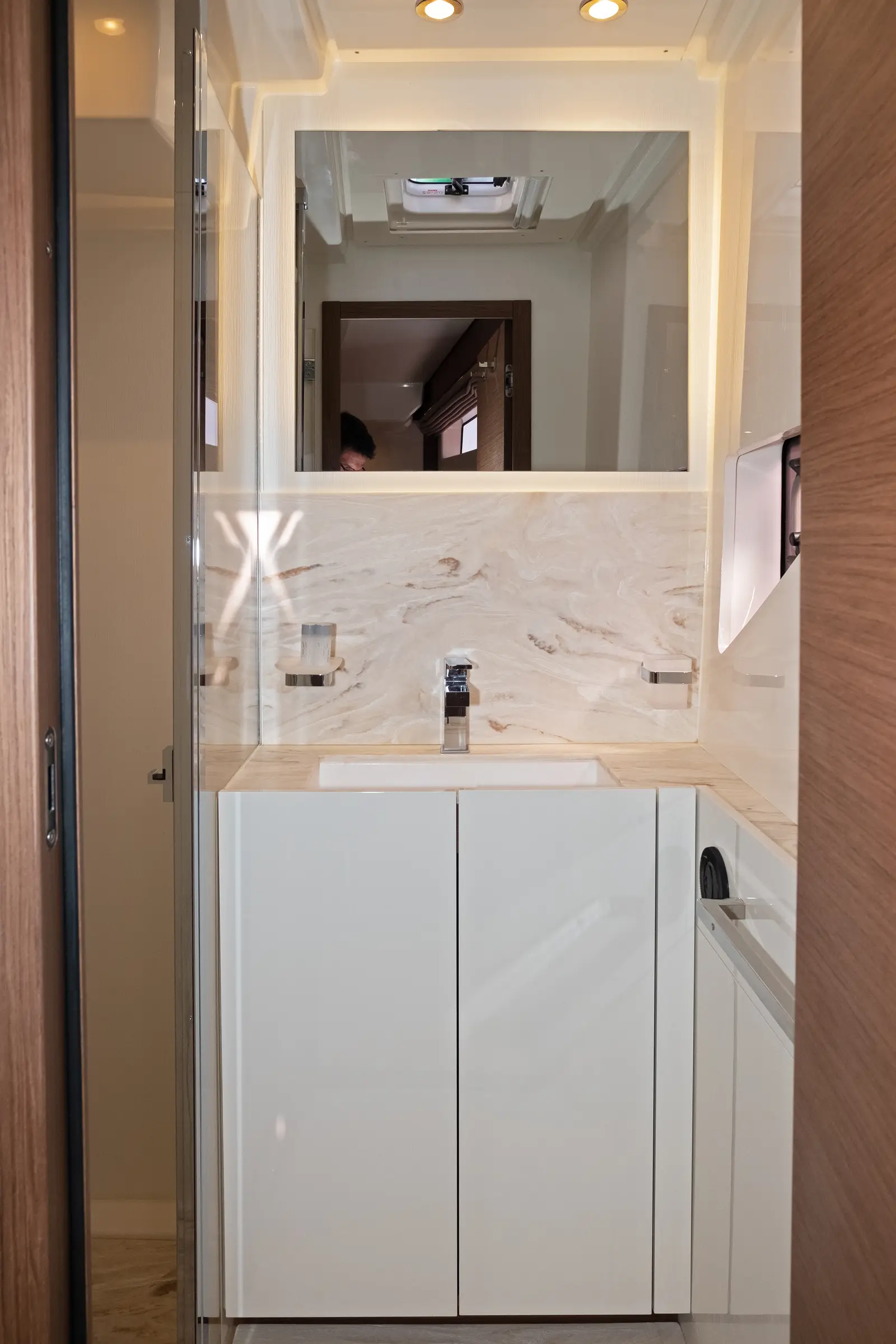 M-Key, photograph 50