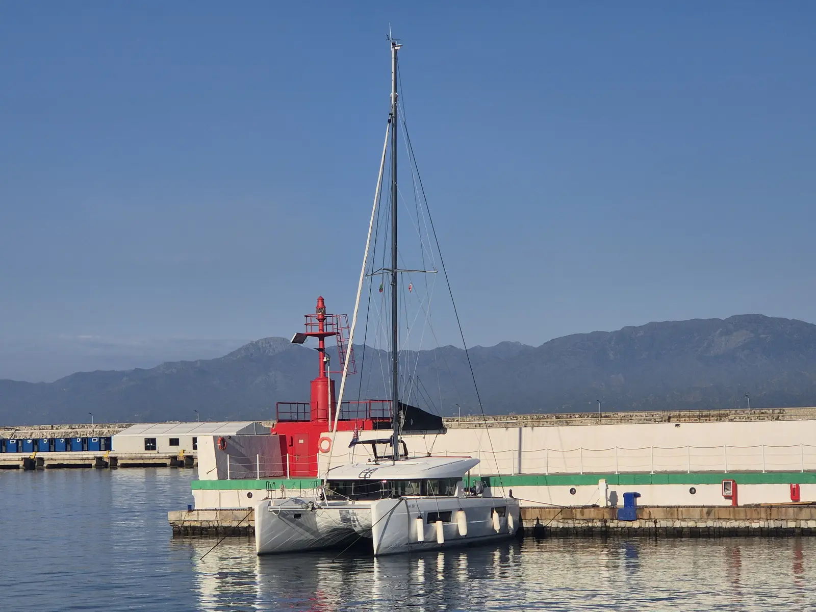 Nina II, Main image