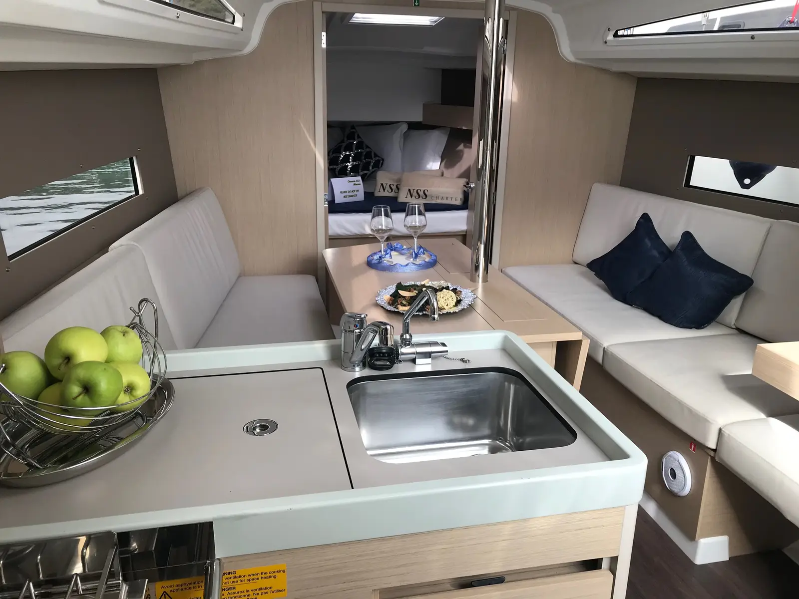 Carina, Interior image