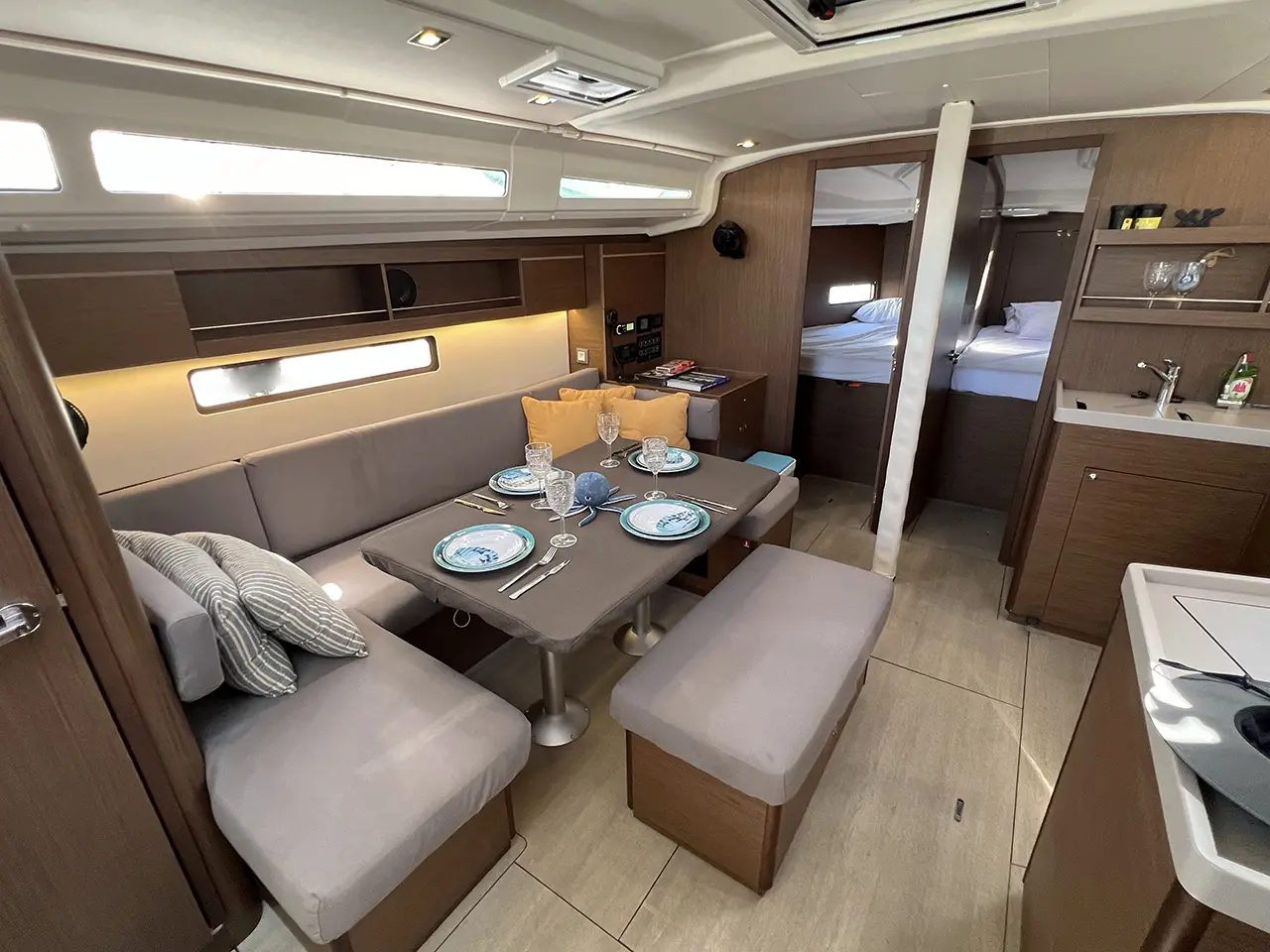 ESCAPE, Interior image