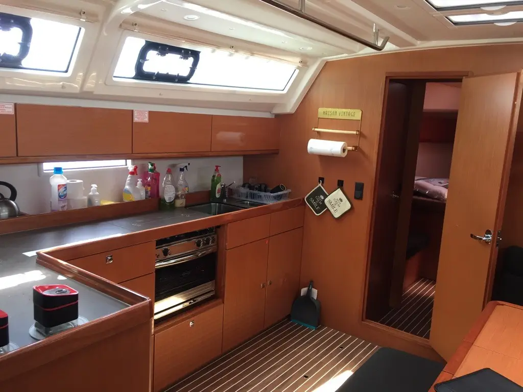 NEFELI, Interior image