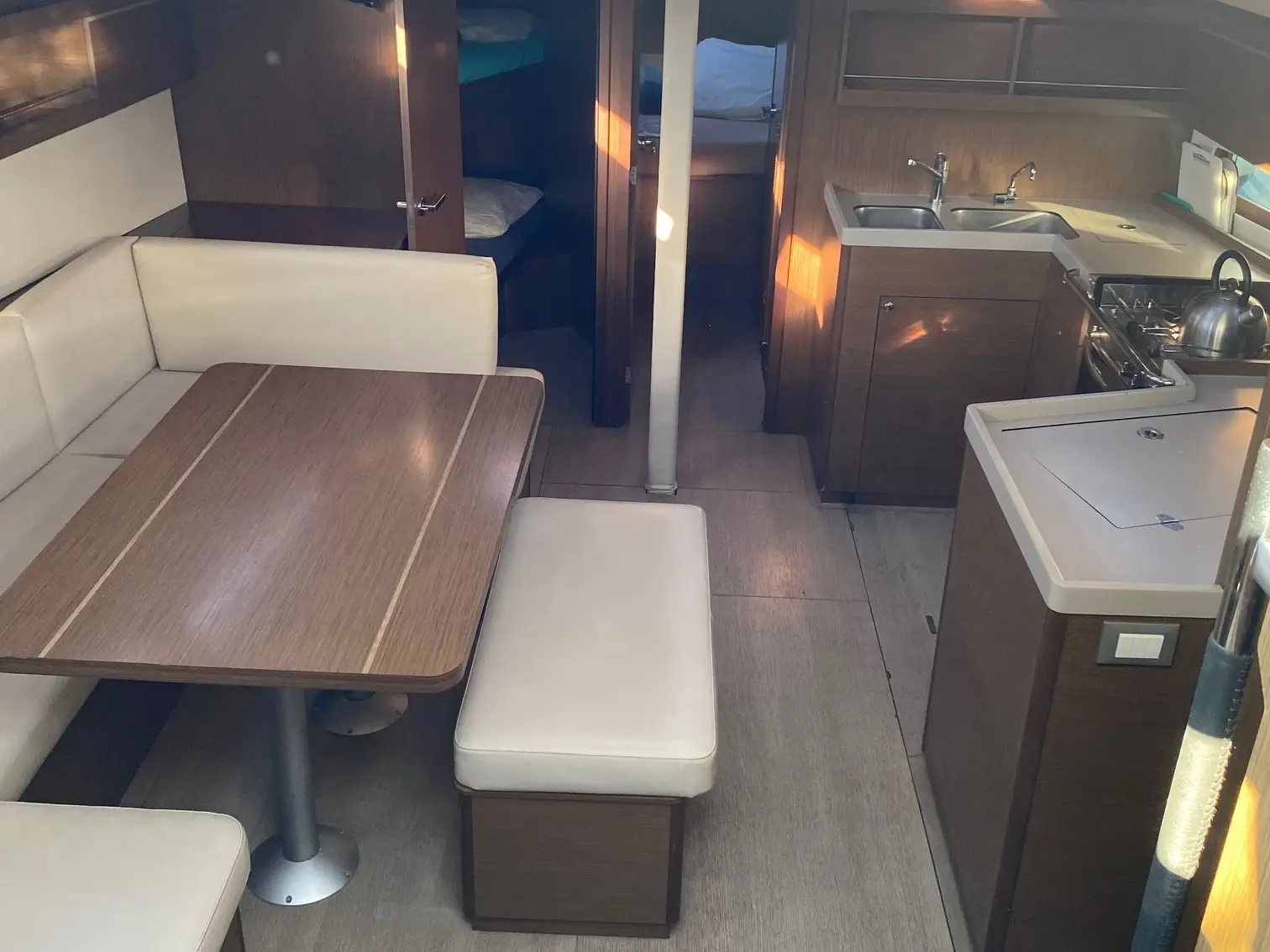 JEAN BART III, Interior image
