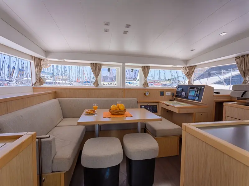SUNSHINE, Interior image