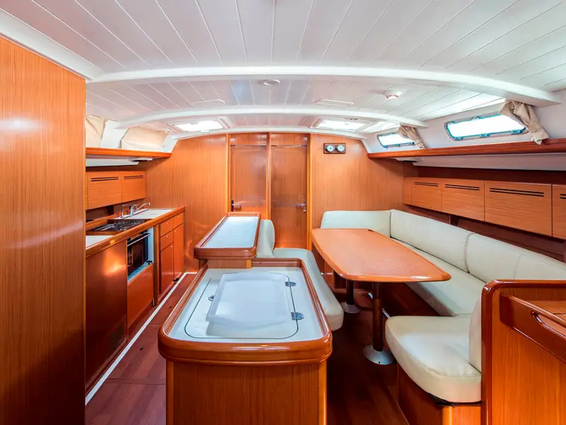Marla, Interior image