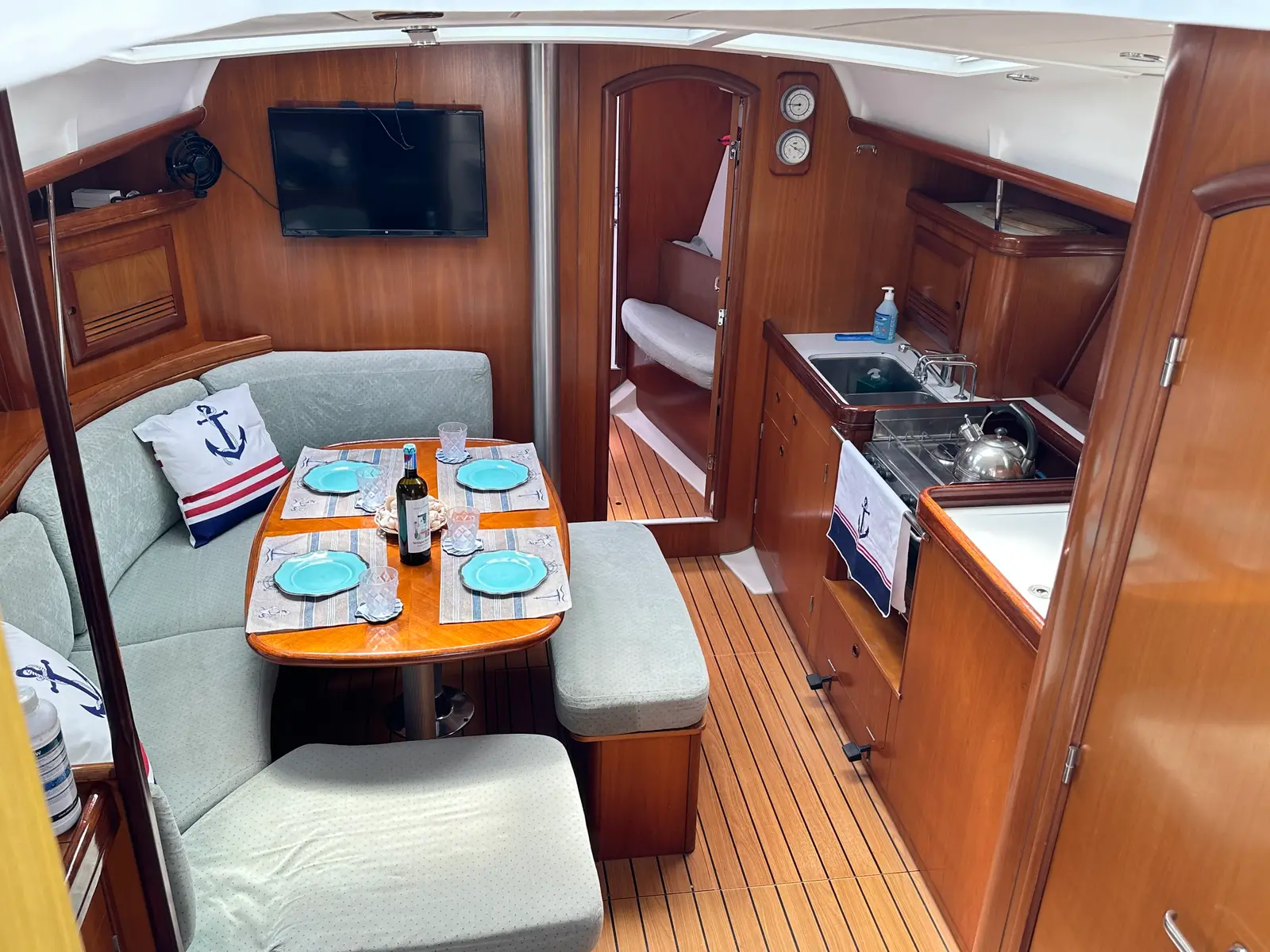 ARGO, Interior image