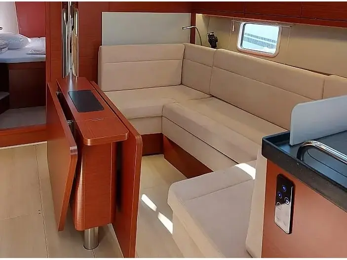 Pasithea, Interior image