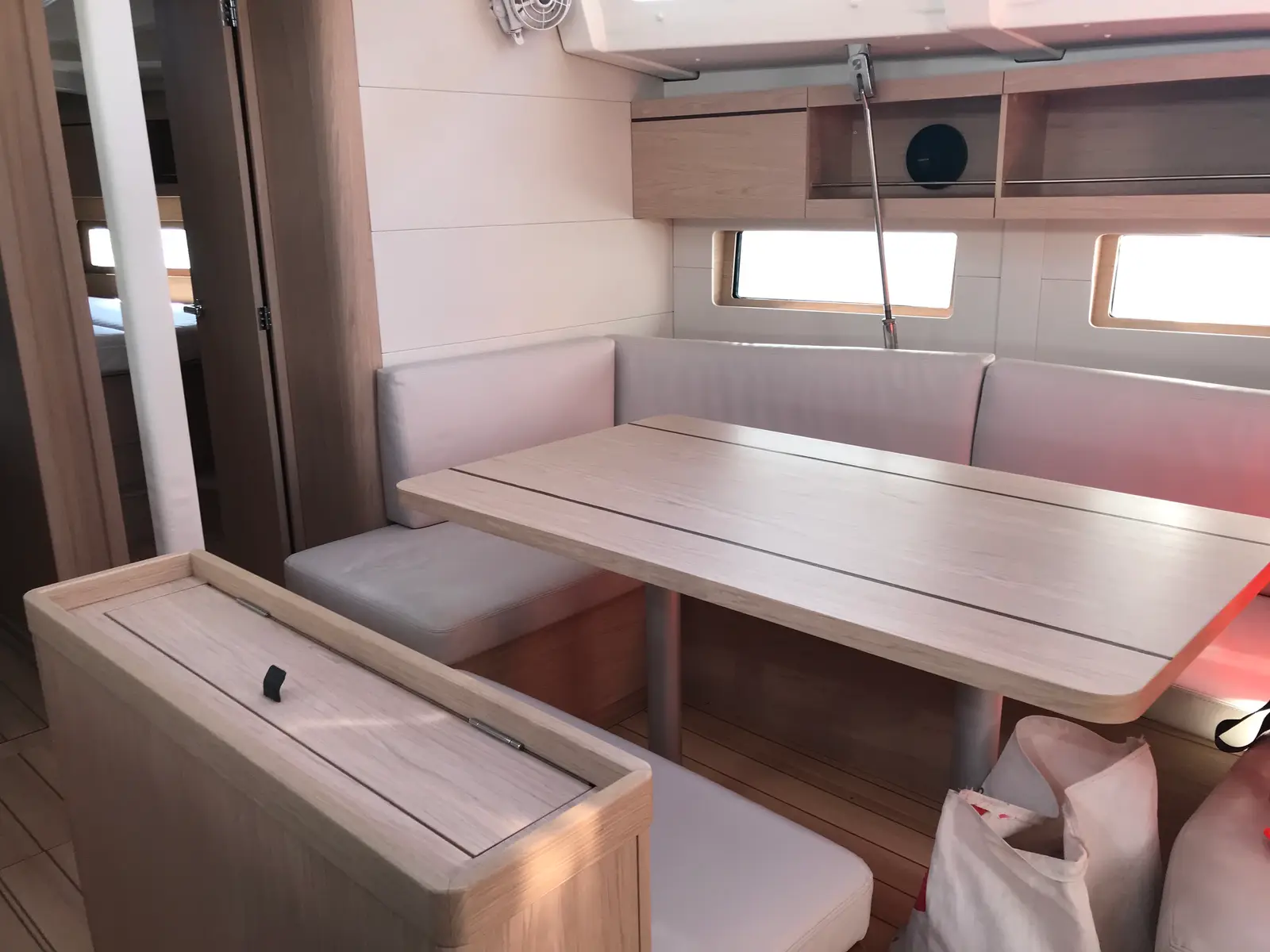 Ferro Azzurro, Interior image