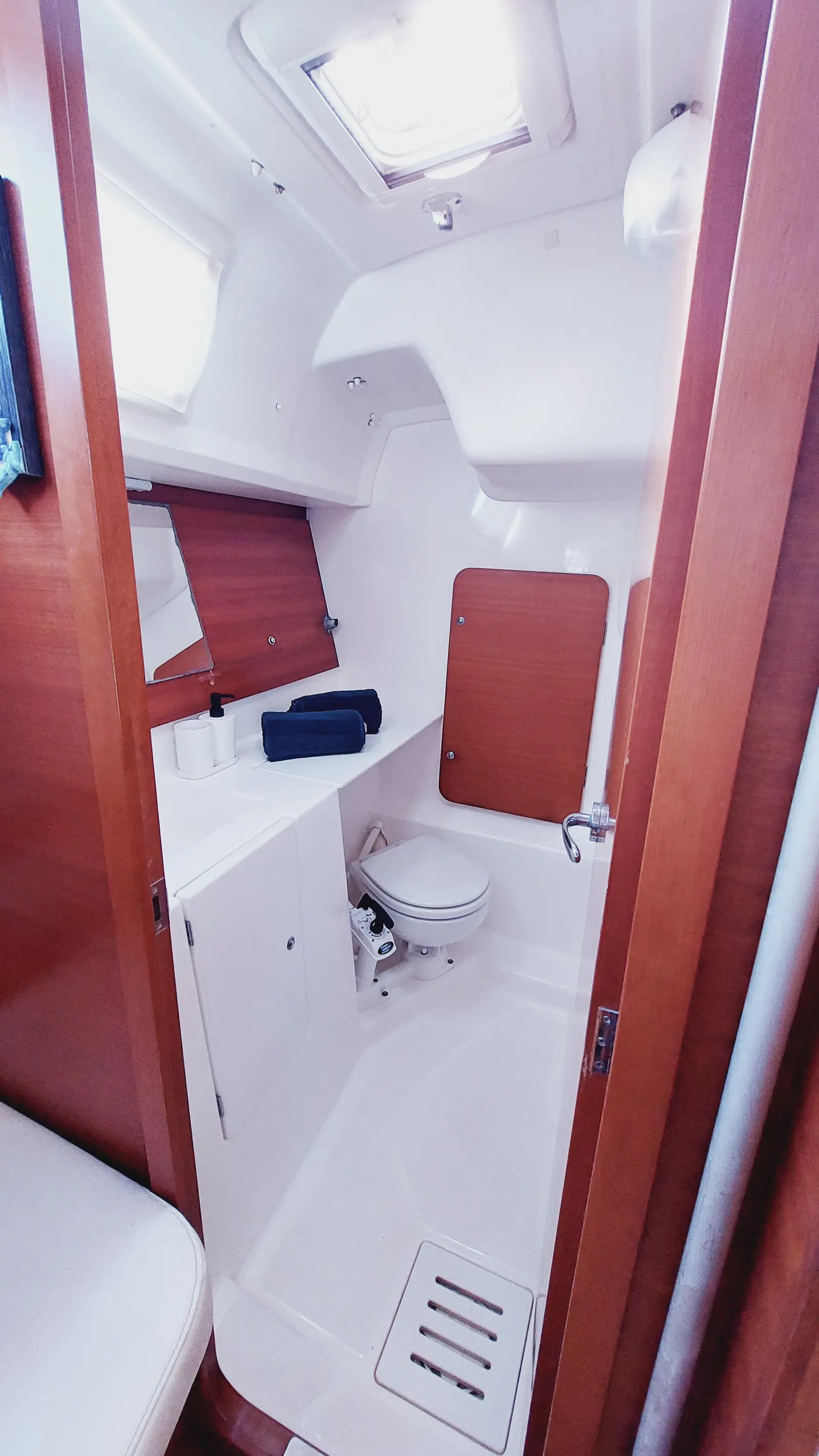 Caprice 2, photograph 17