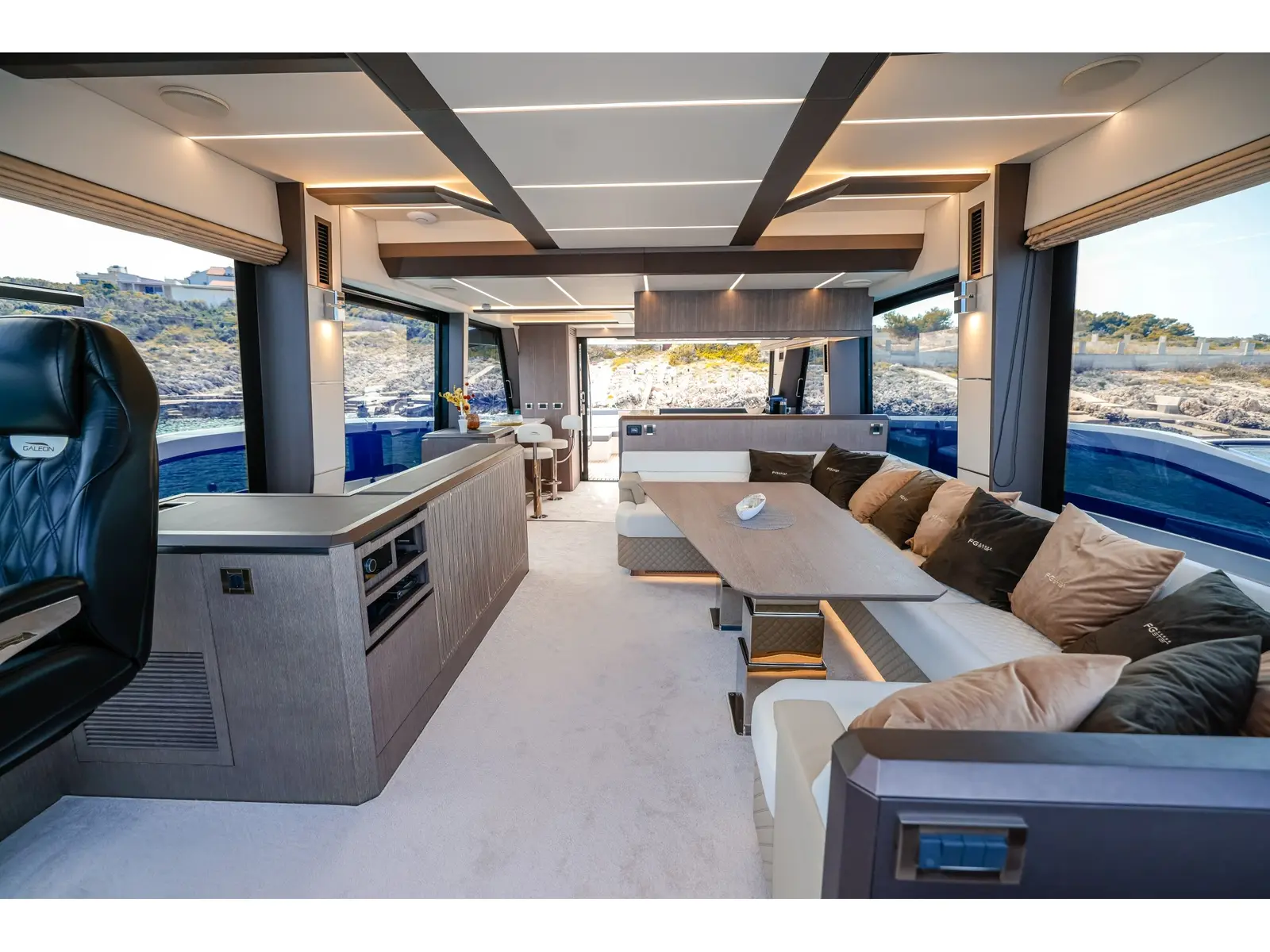 Premium +, Interior image