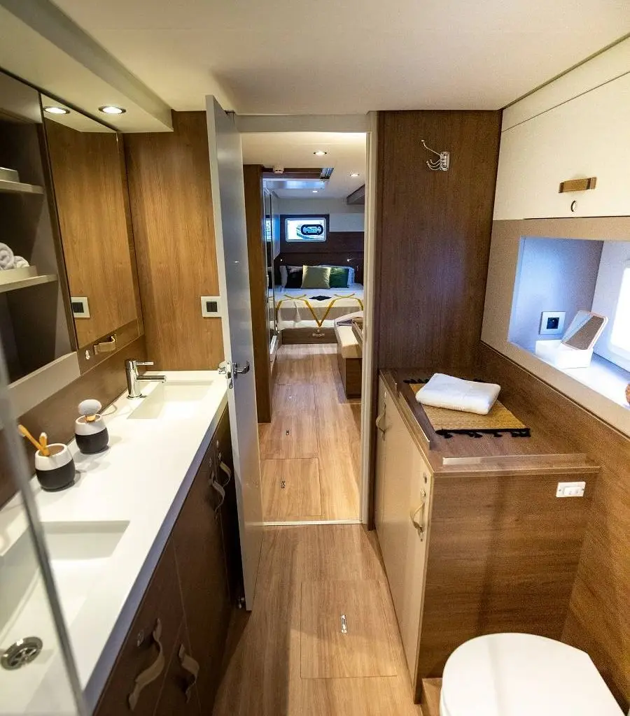 BLISS LUXURY CATAMARAN, photograph 14