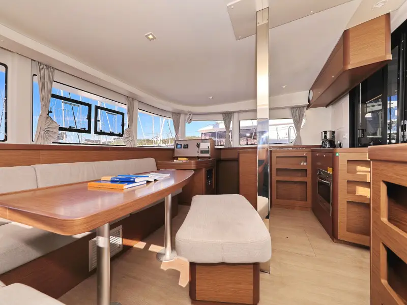 SEA YA, Interior image