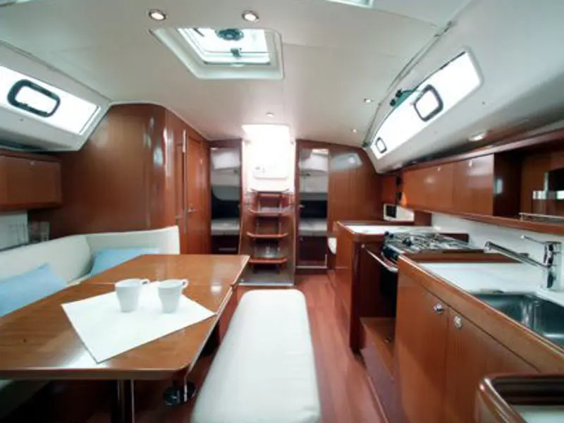 Thalassa, Interior image
