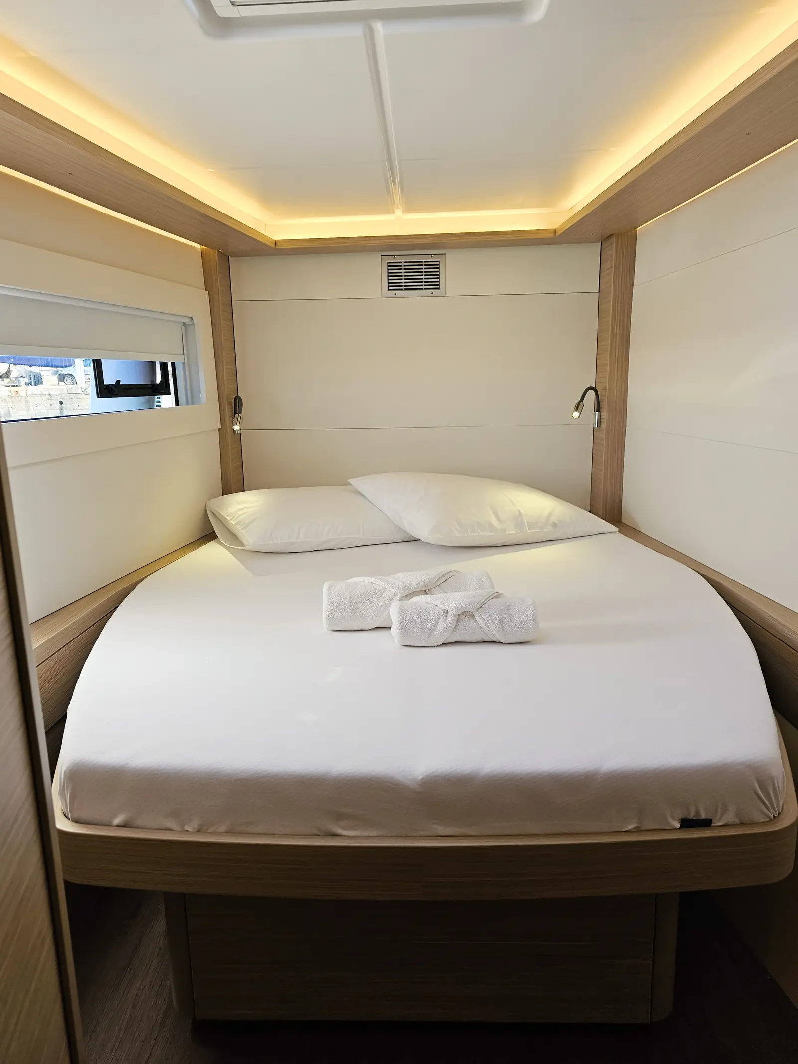 Galeb, cabin