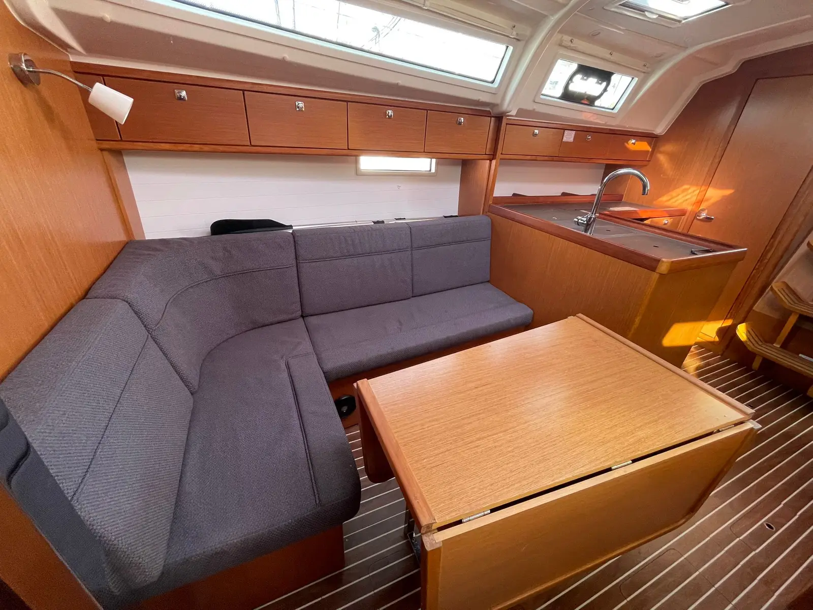 Francesca, Interior image