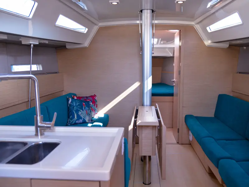 Hanunia, Interior image