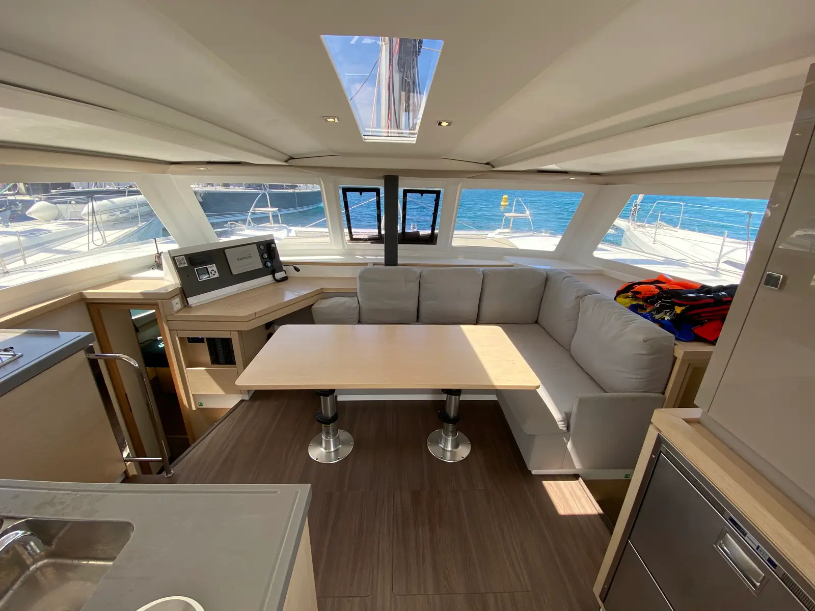 Papaya, Interior image