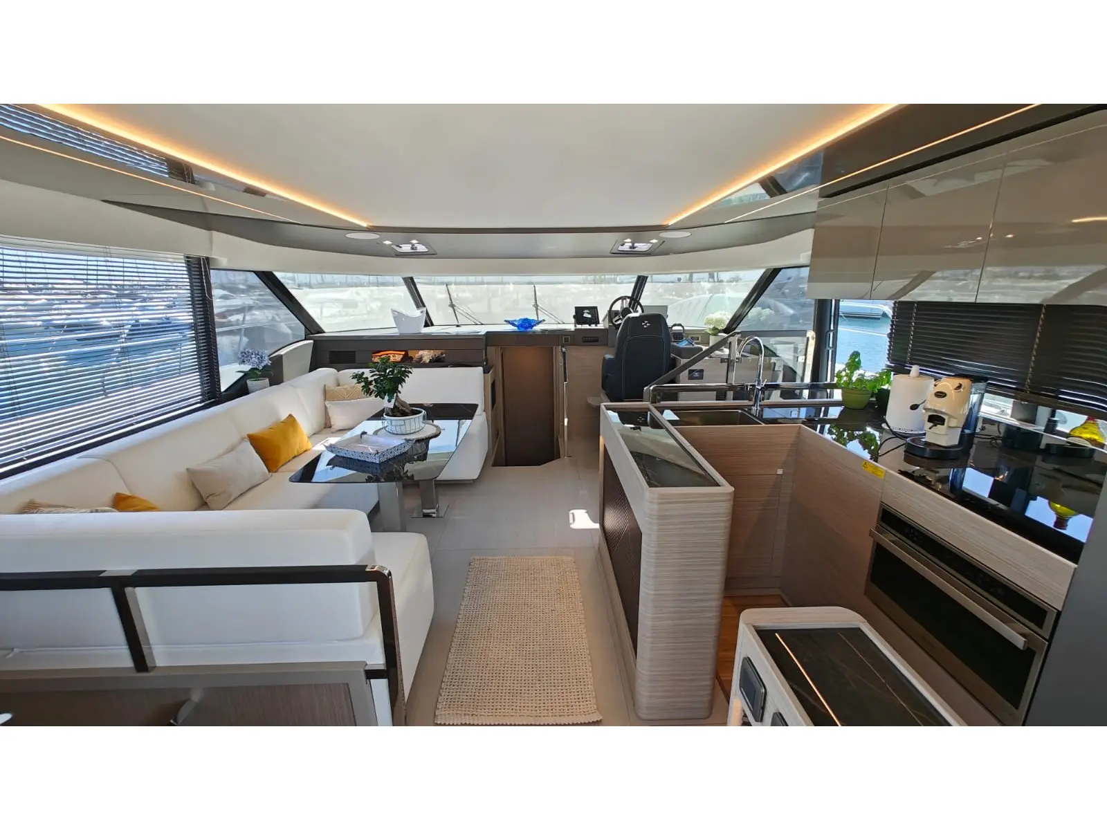 ViVa, Interior image
