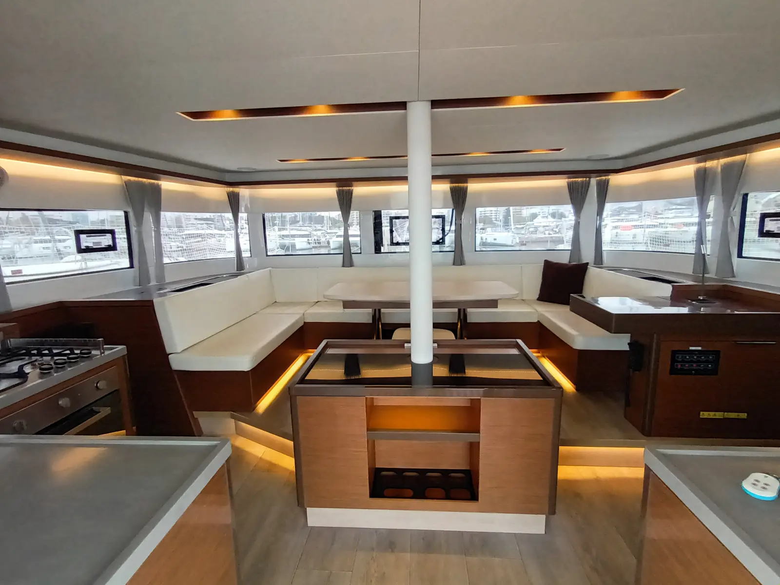 Icarus, Interior image