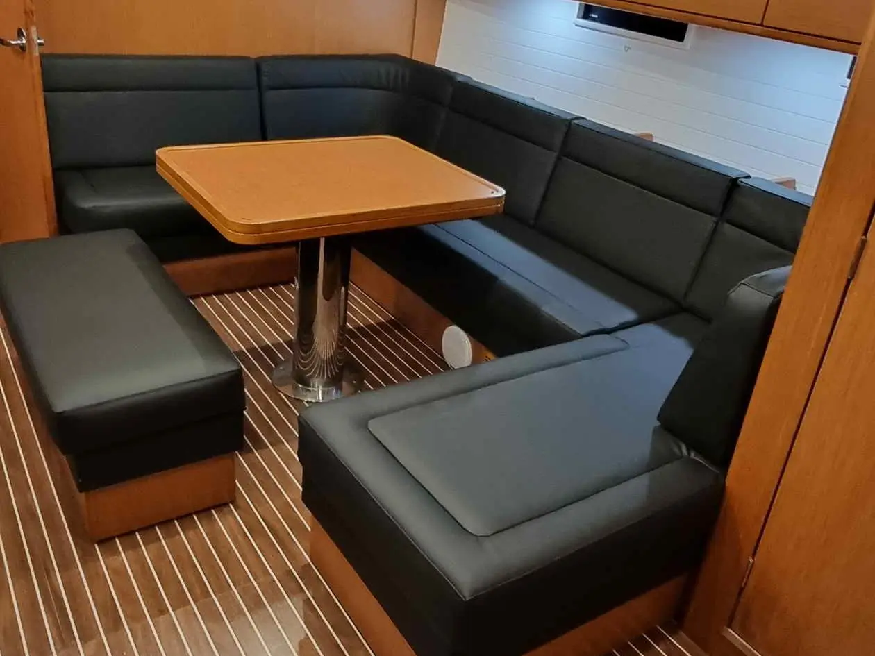 Oreo, Interior image