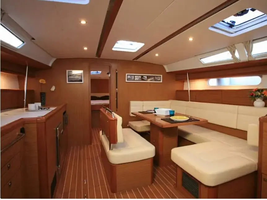 EALIS, Interior image