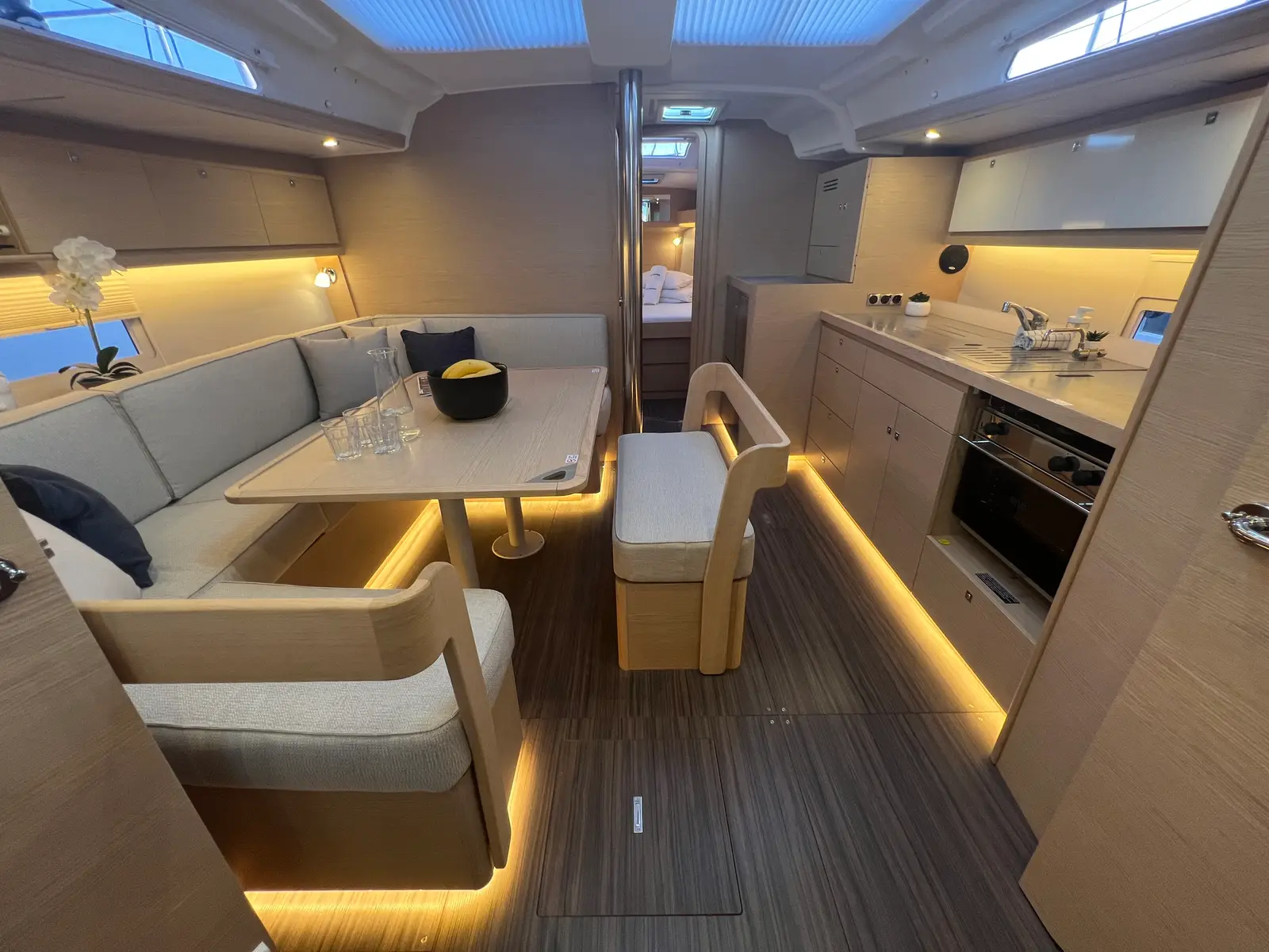 Kaja, Interior image