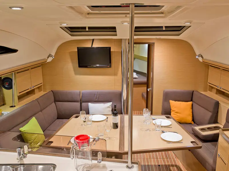 Marta X, Interior image