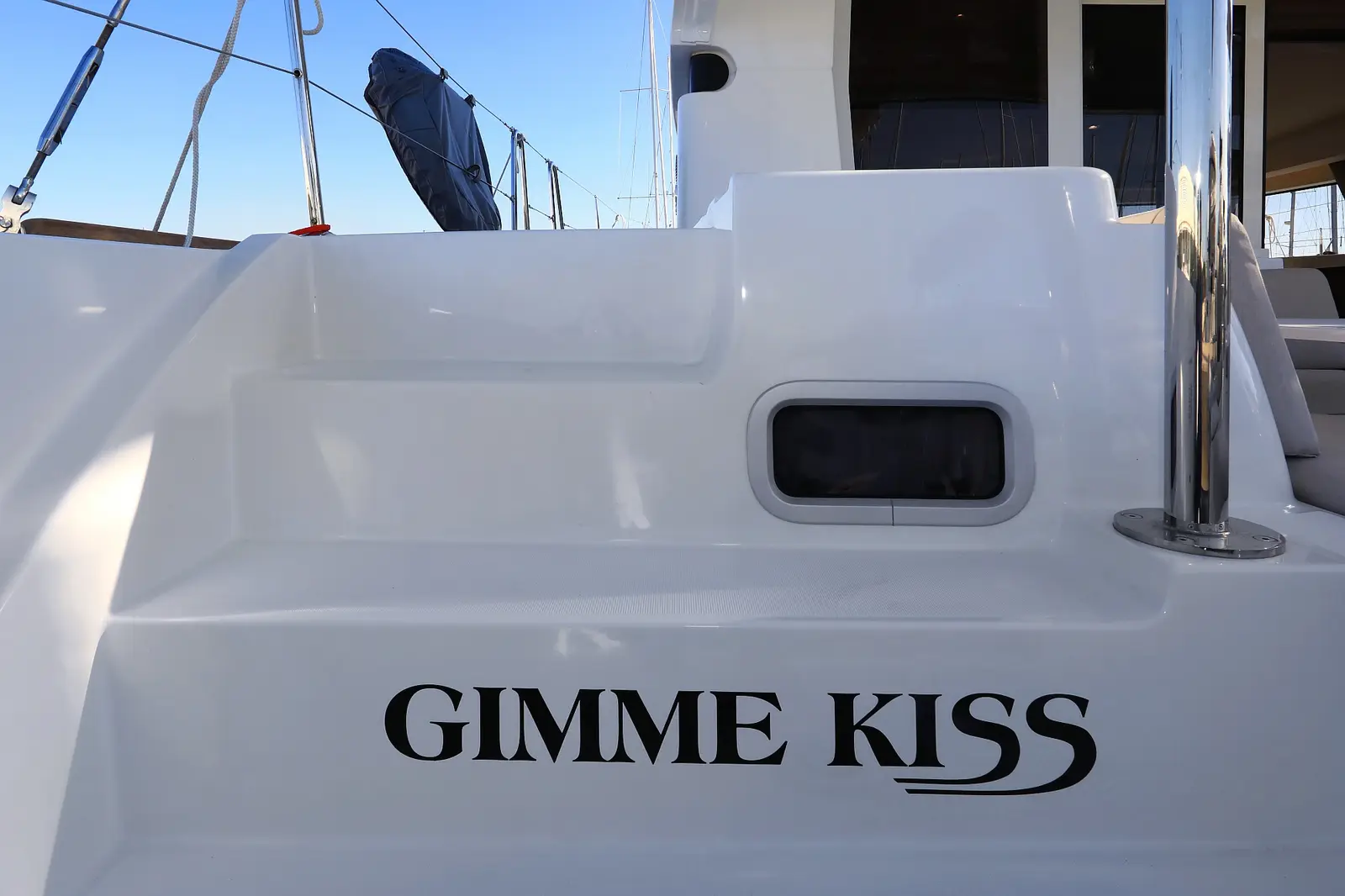 GIMME KISS, photograph 21