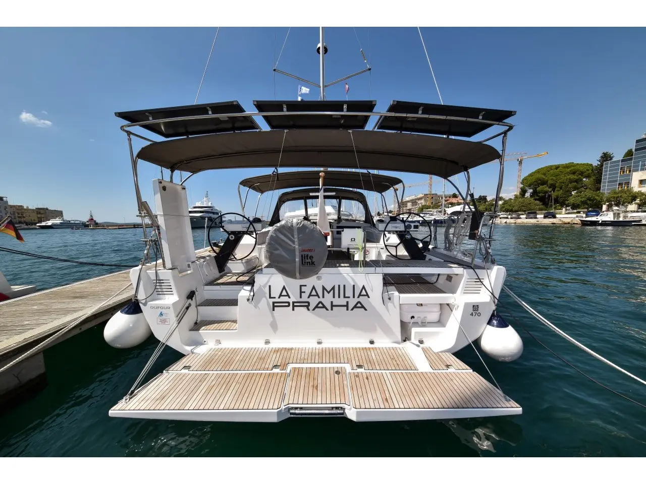 La Familia, Main image