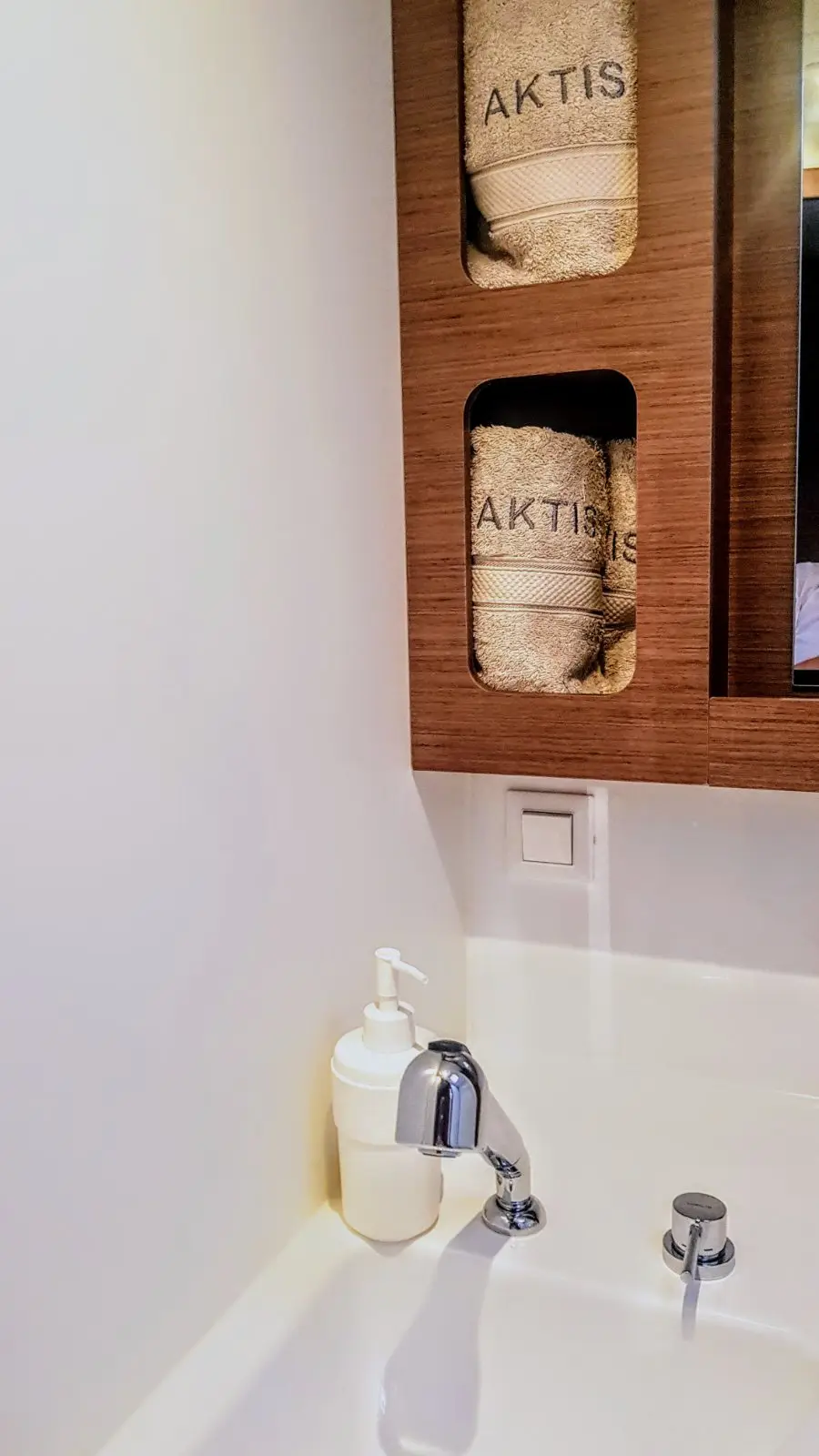 AKTIS (air condition, generator, watermaker), photograph 8