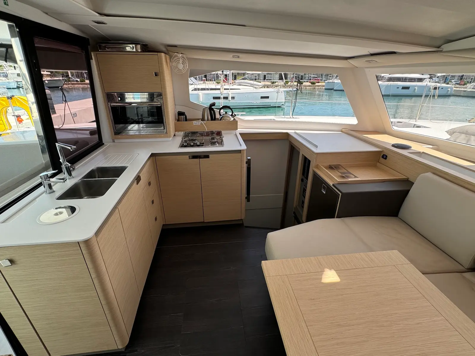 Bonita, Interior image