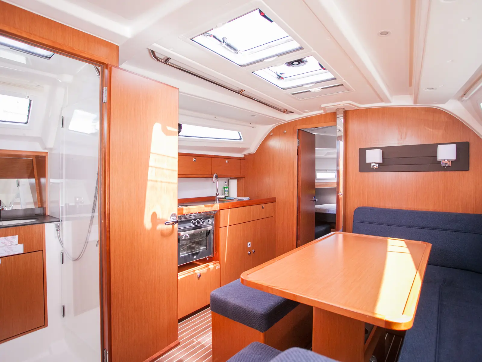 Dolce vita, Interior image