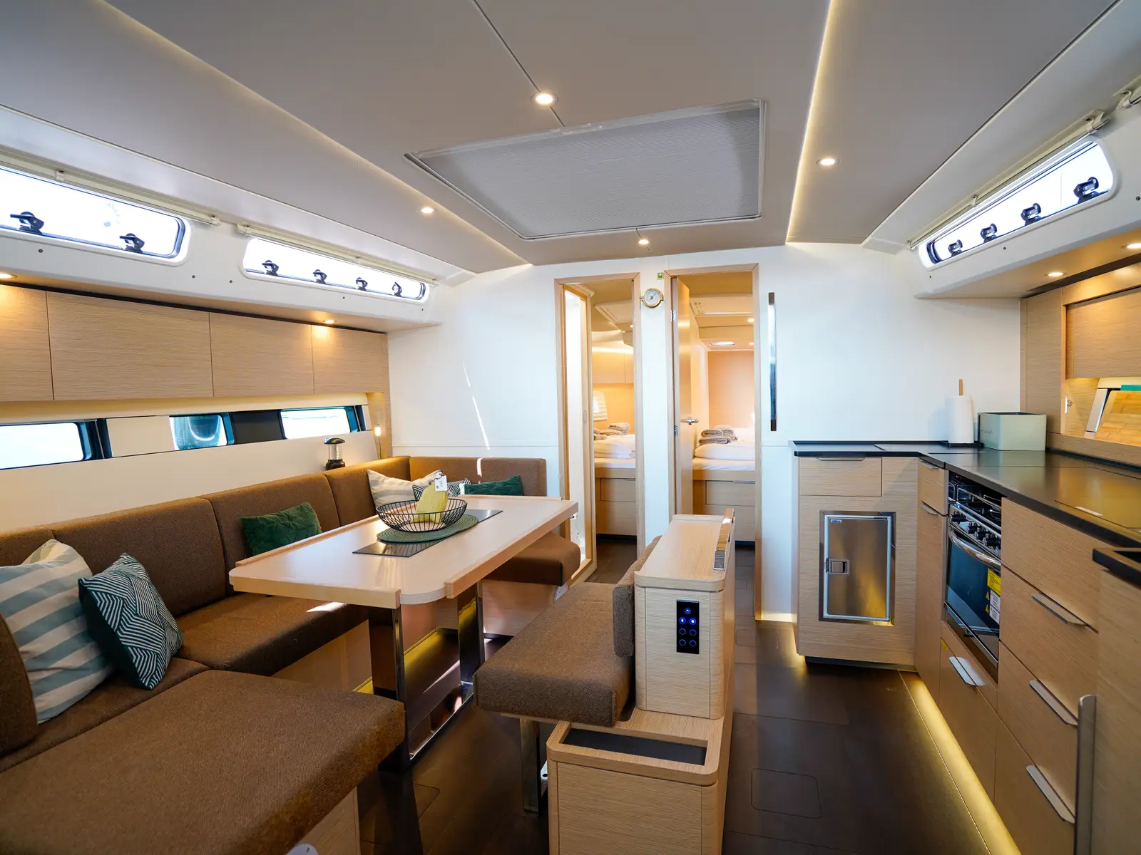 Janina, Interior image