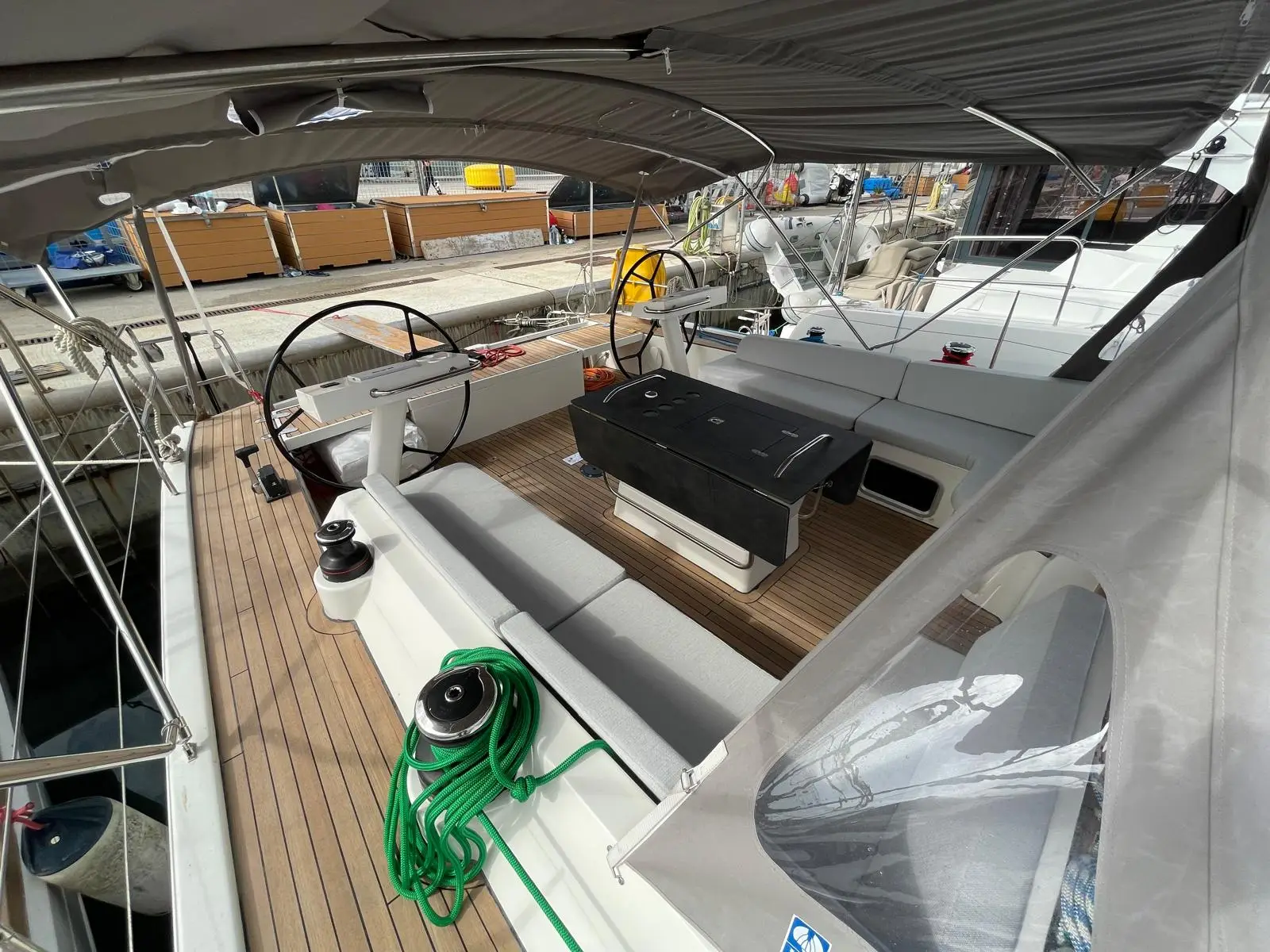 Six on the Sea, foto 29
