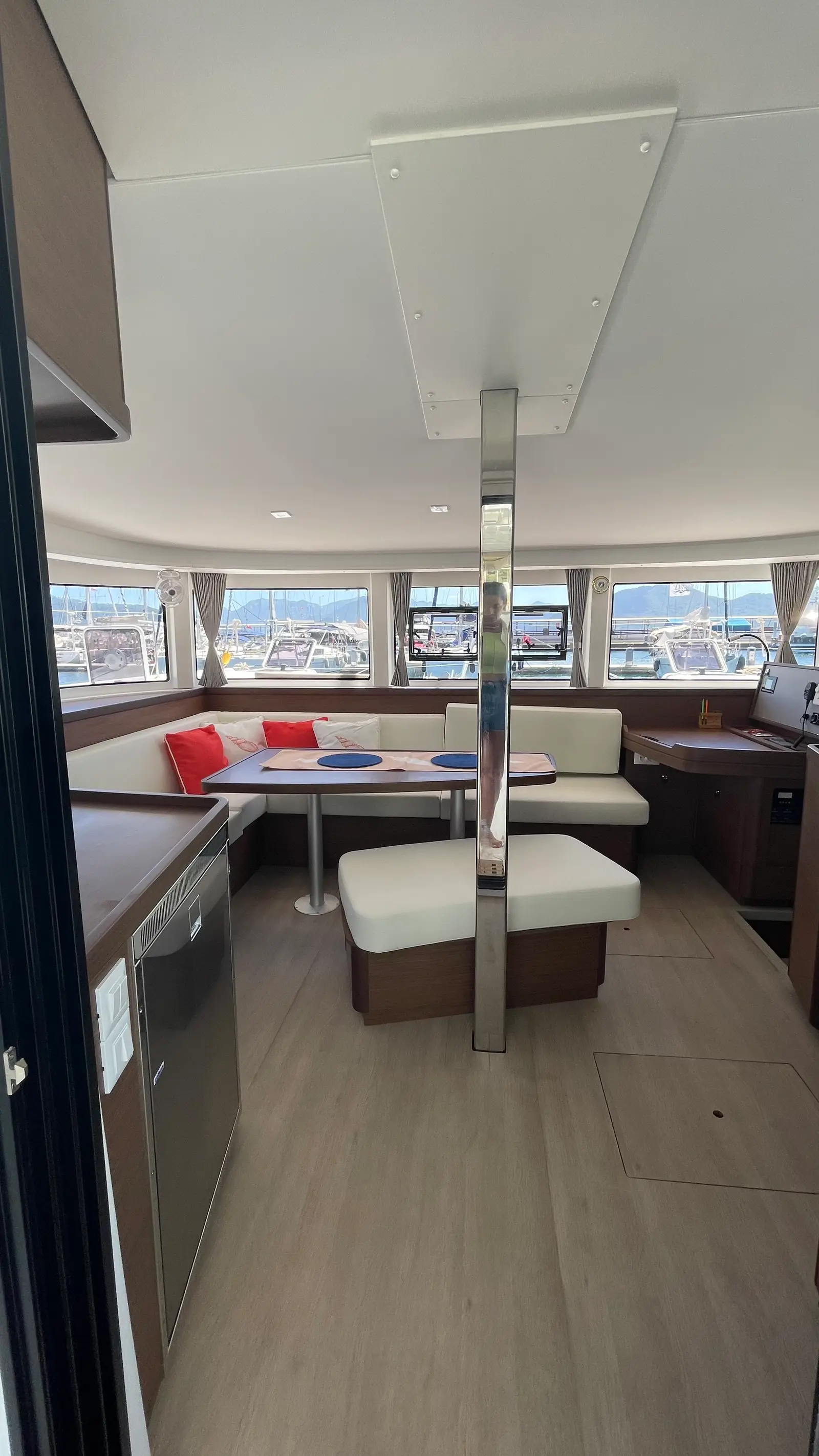 Liquid Asset, Interior image