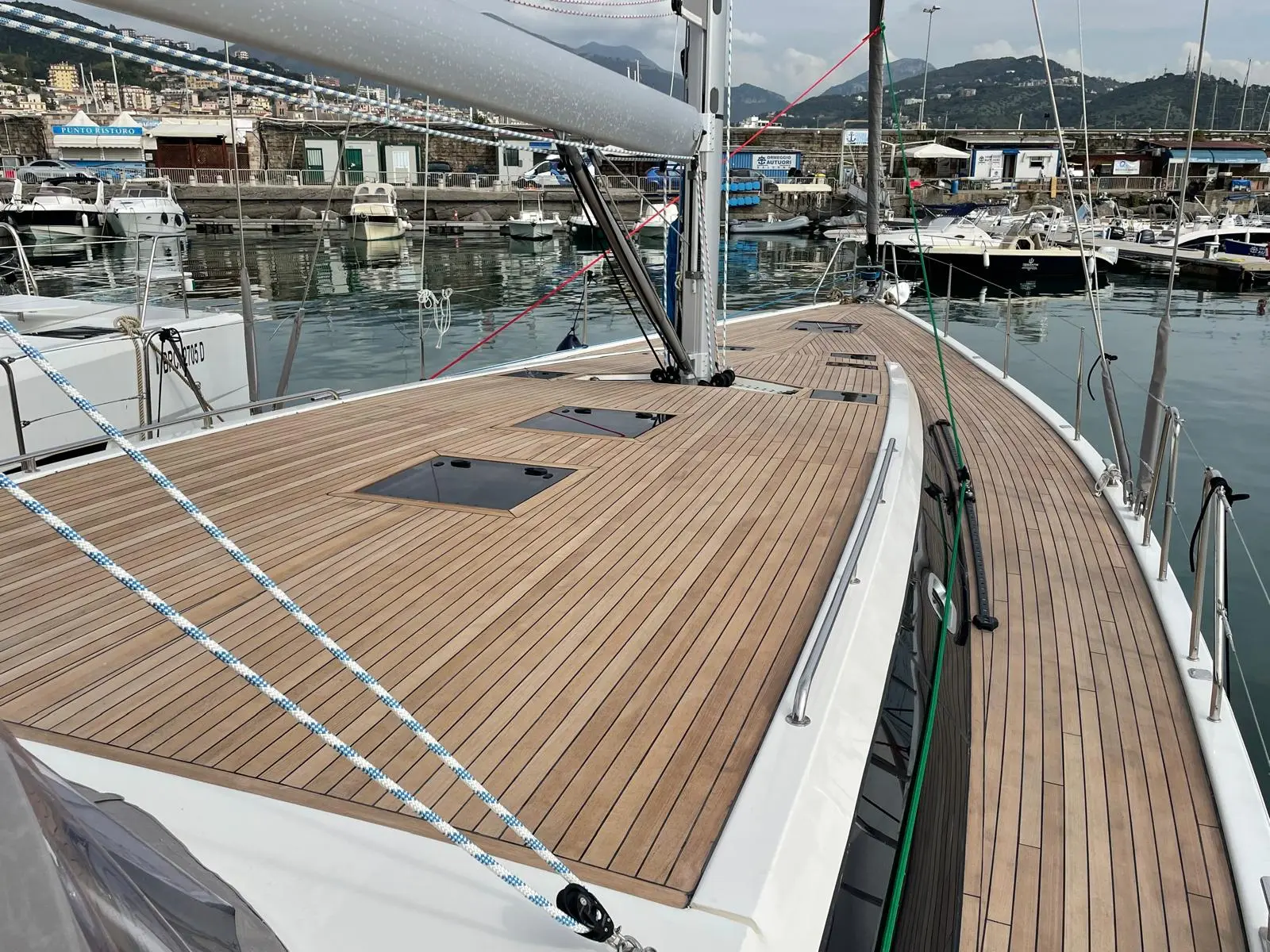 Six on the Sea, foto 32